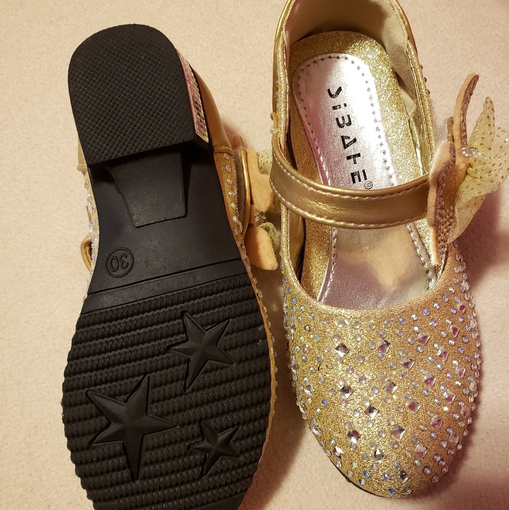 Shoes - Picture 2 of 5